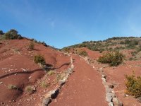 Sentier dans les ruffes du Salagou 1.Photo CDRP. ©CDRP34